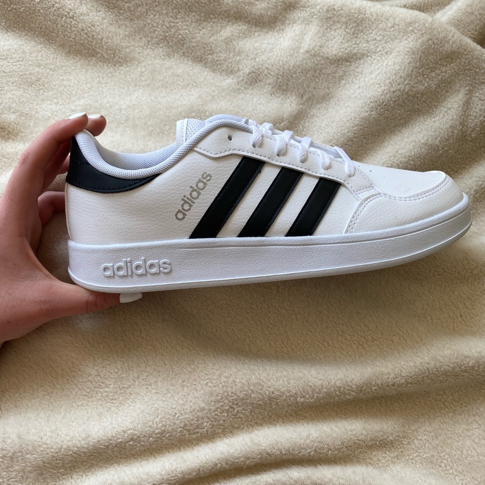 New Adidas Breaknet Women’s Sneakers, 8.5